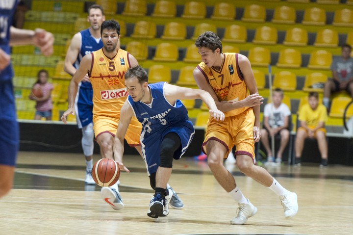 Priateľský basketbalový zápas Slovákov s Macedónskom skončil fraškou